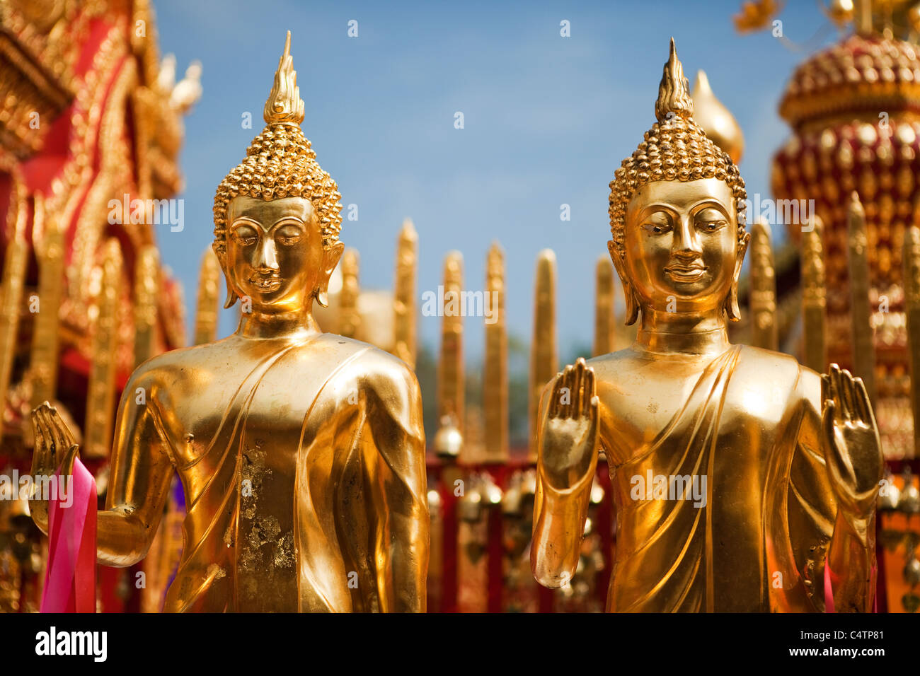 Statua dorata di Wat Doi Suthep, Chiang Mai, Thailandia Foto Stock