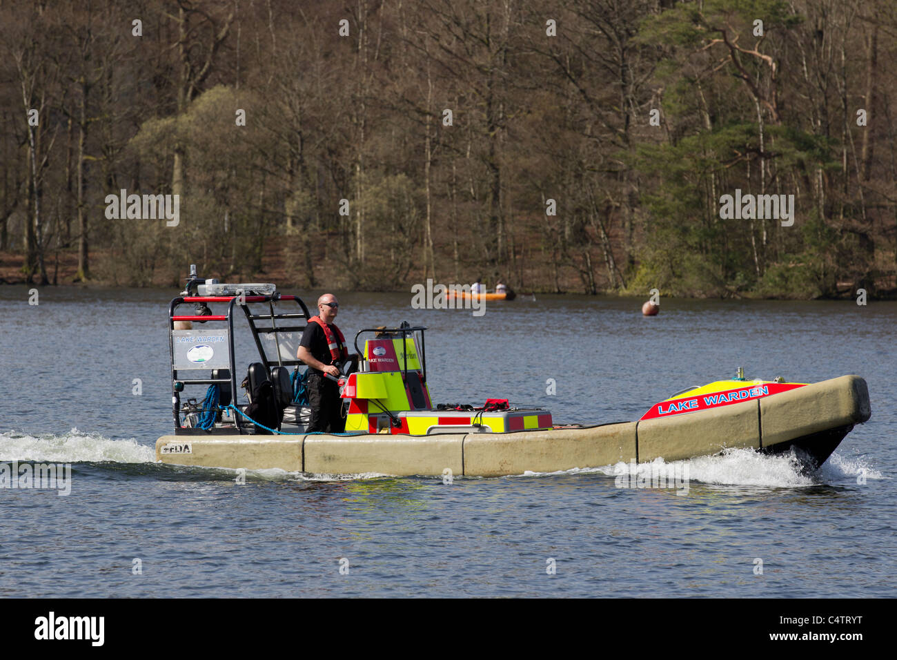 Il lago di Warden Lago team di pattuglia sul Lago di Windermere Foto Stock