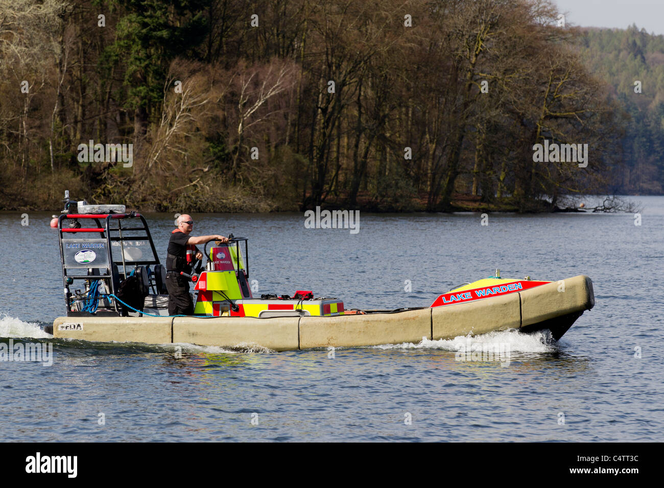 Il lago di Warden Lago team di pattuglia sul Lago di Windermere Foto Stock
