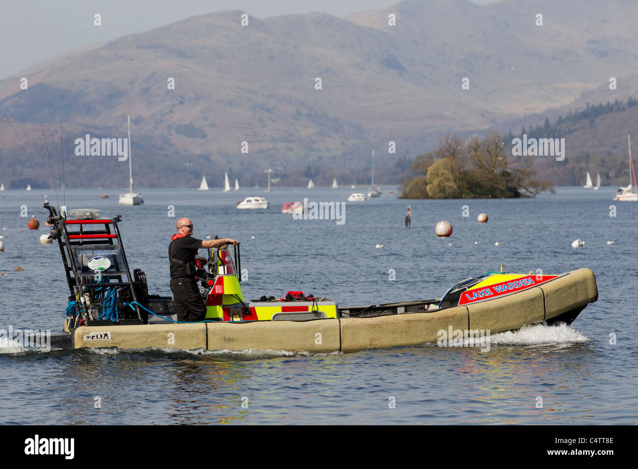 Il lago di Warden Lago team di pattuglia sul Lago di Windermere Foto Stock