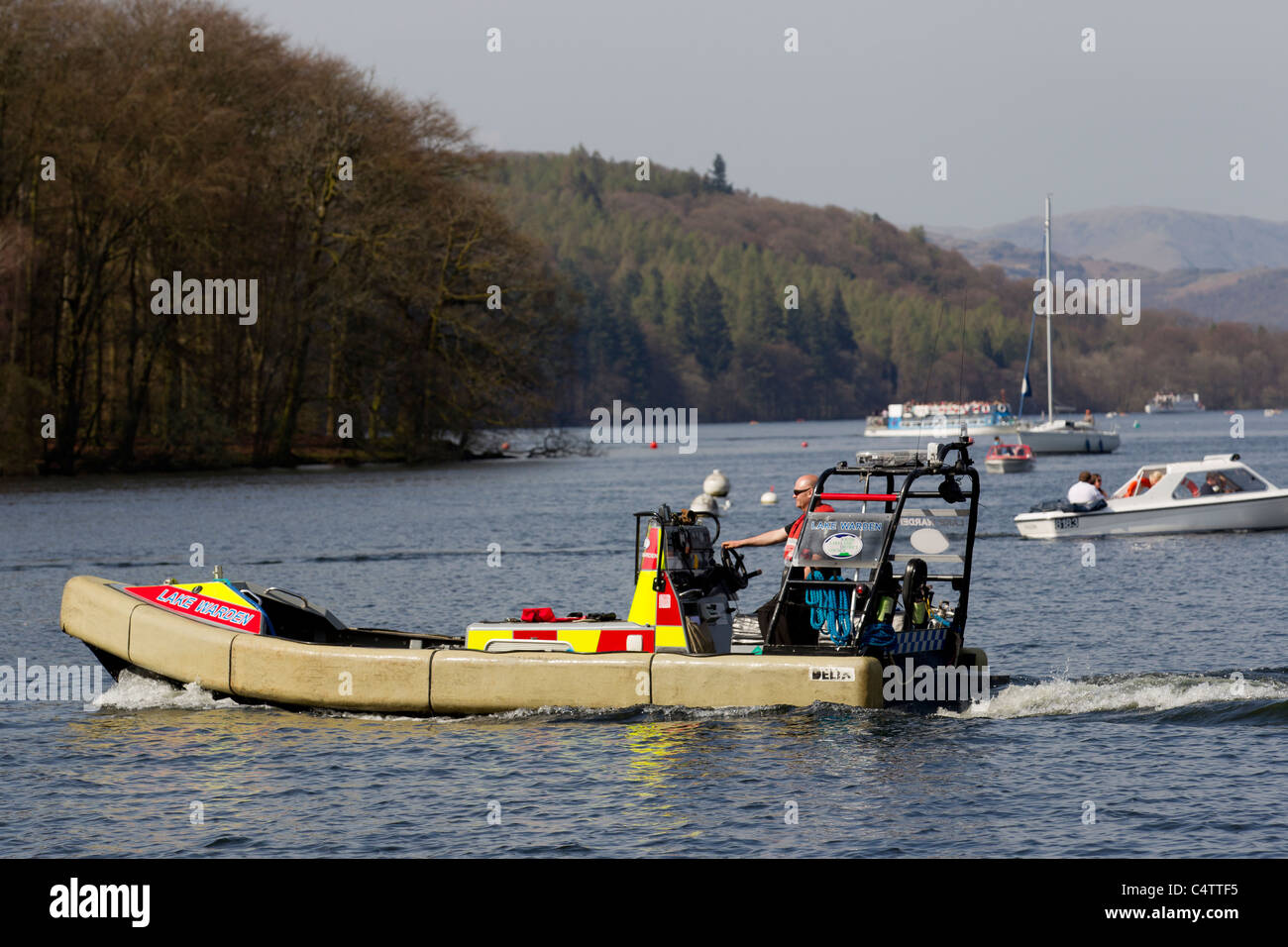 Il lago di Warden Lago team di pattuglia sul Lago di Windermere Foto Stock