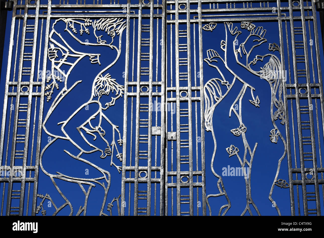 Bambini che giocano a Oslo è il Parco Vigeland Foto Stock