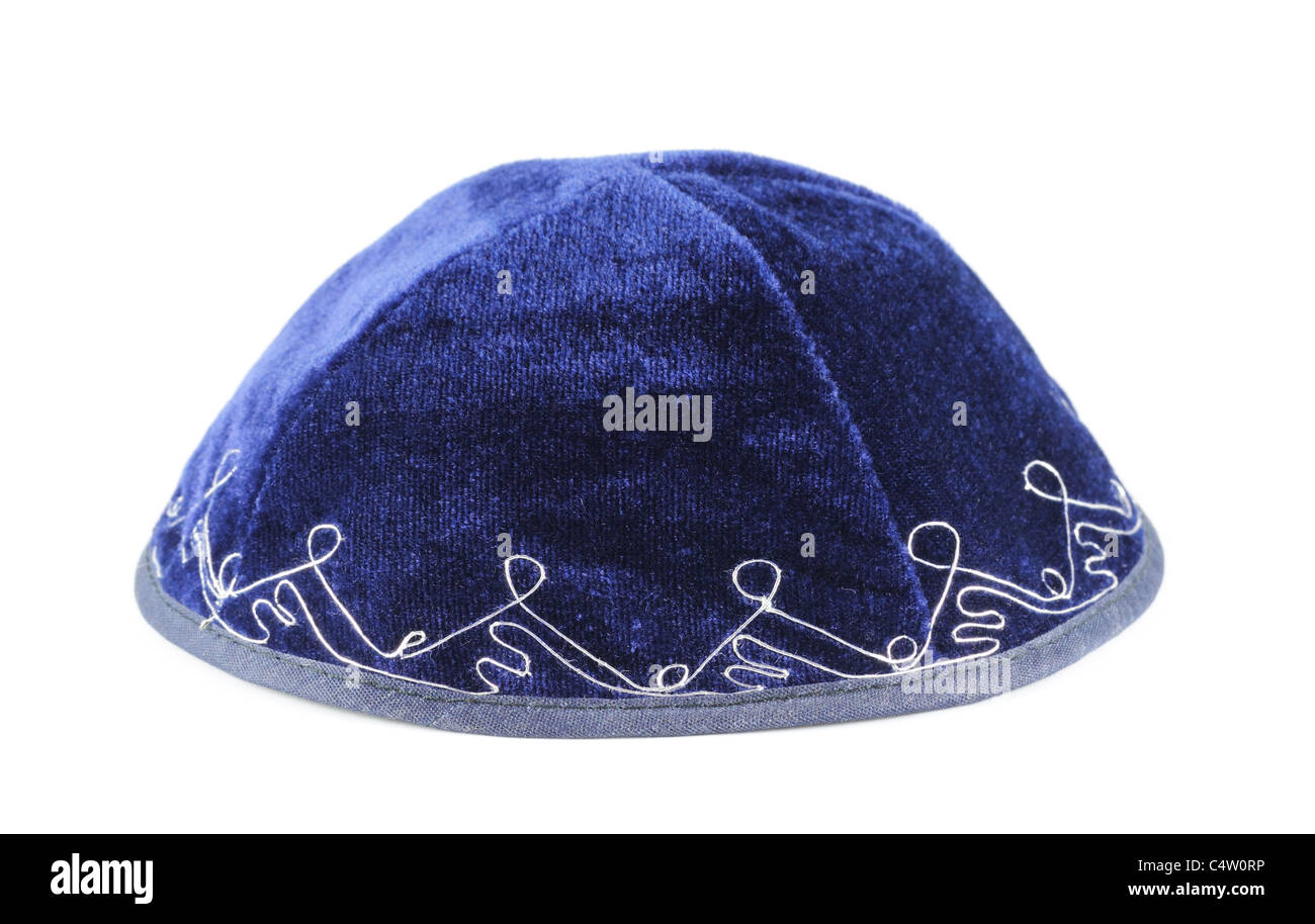 Blue yarmulke isolato su uno sfondo bianco. Foto Stock