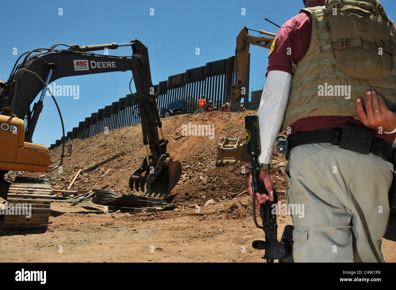 Sostituzione del muro di confine a Nogales, in Arizona, Stati Uniti d'America e di Nogales, Sonora, Messico. Foto Stock