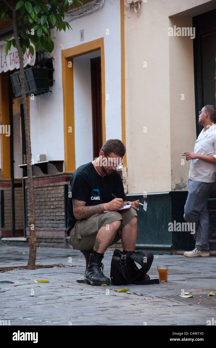 Un artista disegno su una strada di Siviglia, Spagna Foto Stock