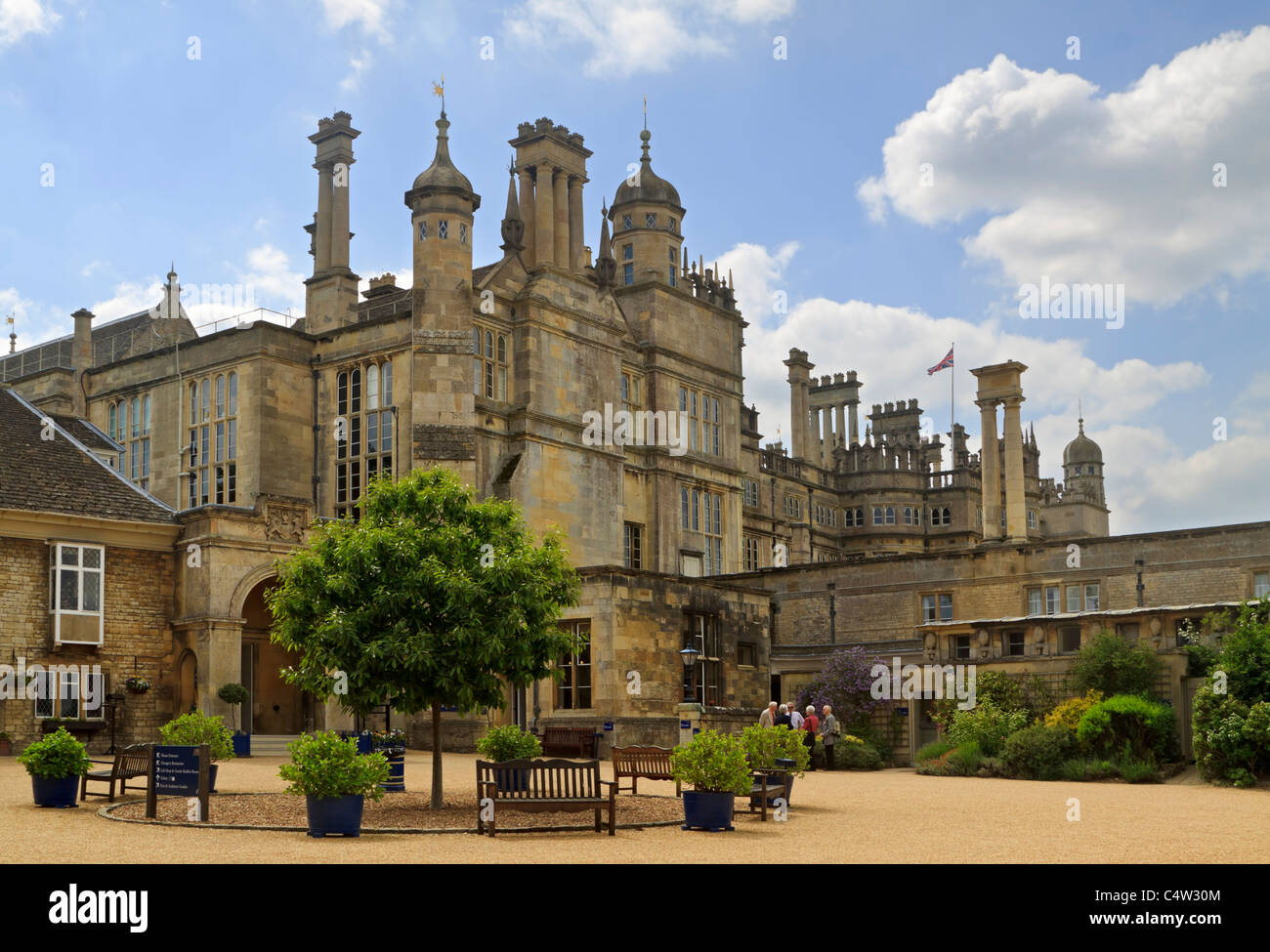 Burghley House, Stamford, considerato uno dei migliori del grand Elizabethan case costruite durante il XVI secolo. Foto Stock