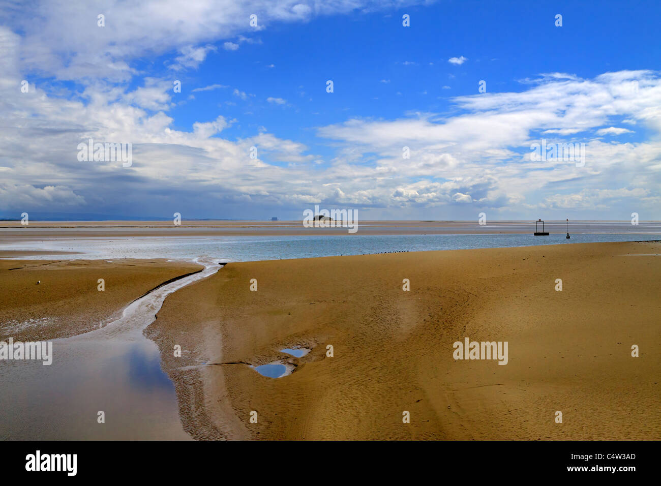 Morecambe Bay, Cumbria. Il intertidal velme sono notoriamente pericolosi grazie alla rapidità di esecuzione delle maree e delle aree di sabbie mobili. Foto Stock