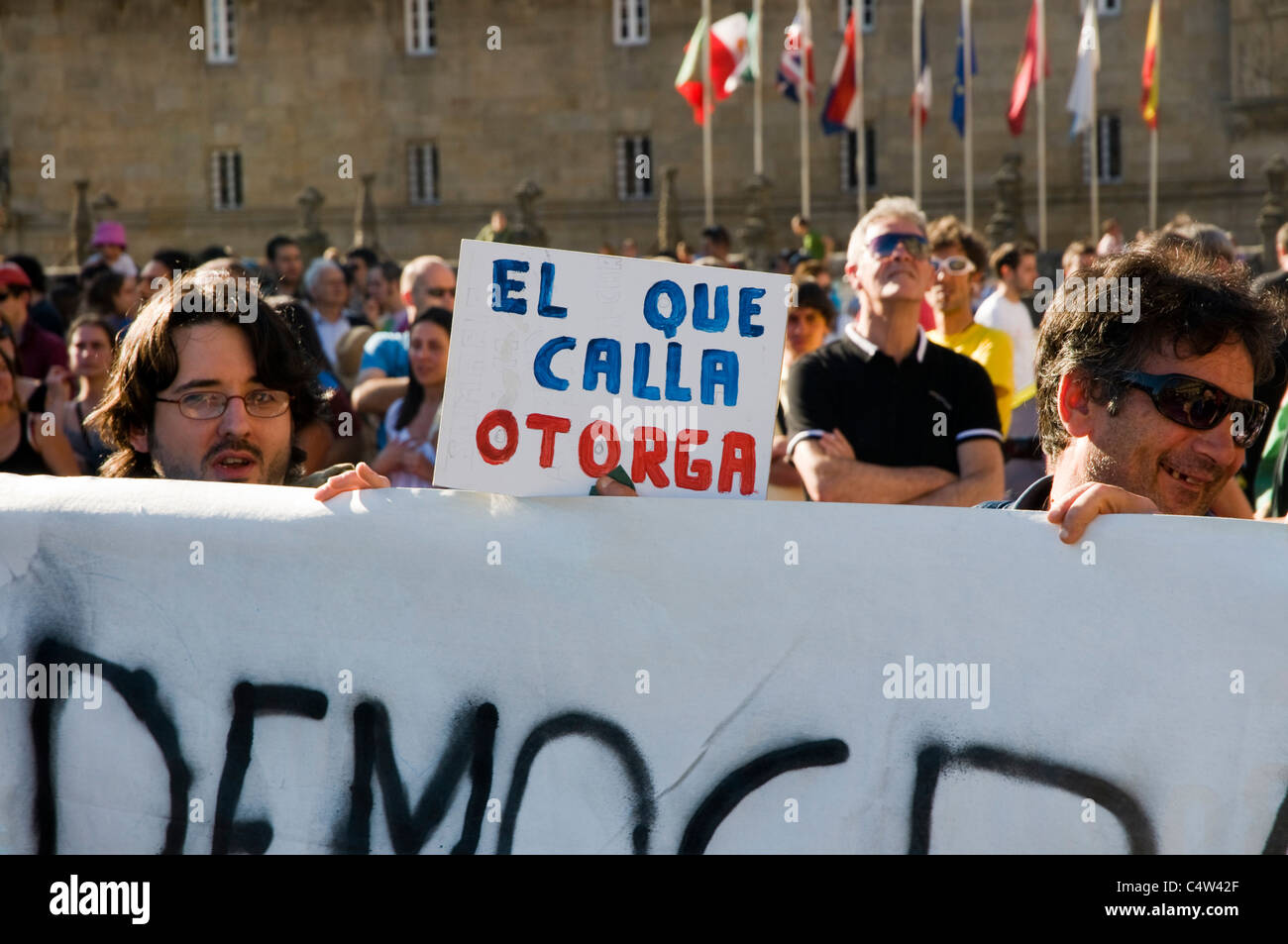 Persone in Santiago de Compostela la dimostrazione contro il governo spagnolo. Pro democrazia proteste. Foto Stock