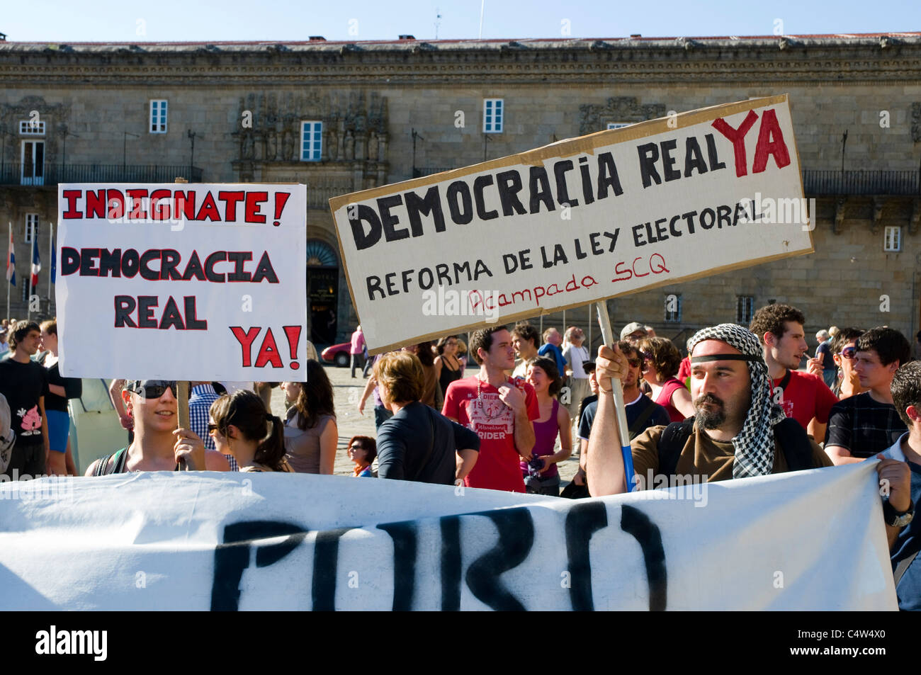 Banner politico in Santiago de Compostela la dimostrazione contro il governo spagnolo. Foto Stock