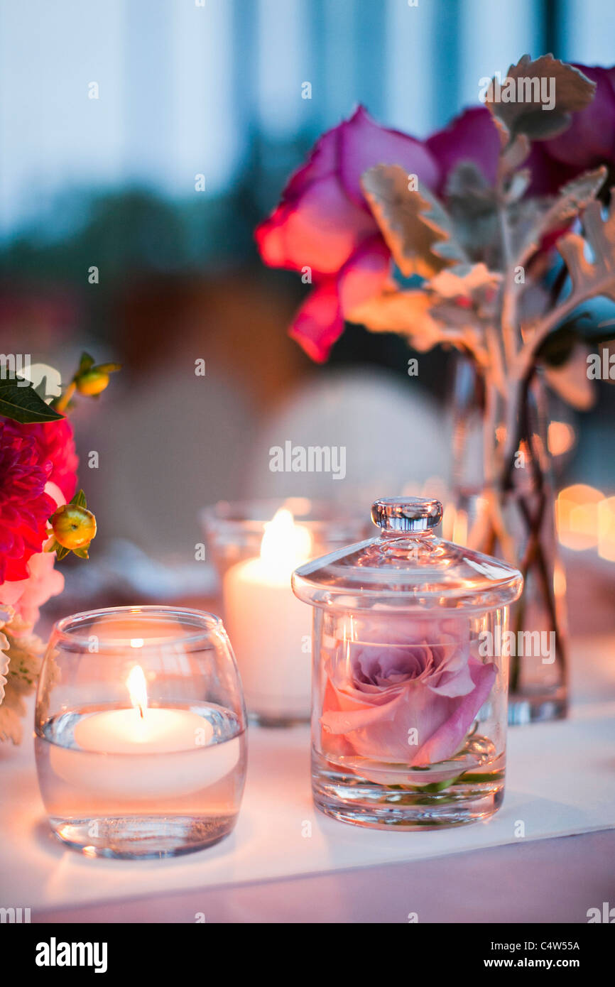 Fiore e centritavola candela Foto Stock