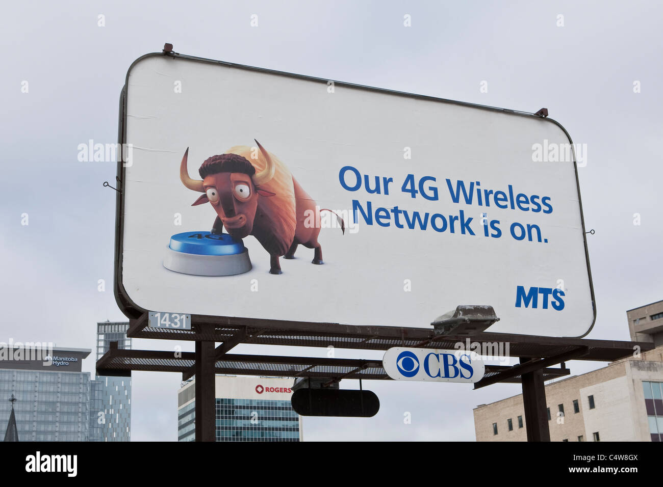 Un CBS cartellone pubblicitario per MTS 4G Wireless Network è raffigurato in Winnipeg Lunedì 23 Maggio, 2011. Foto Stock