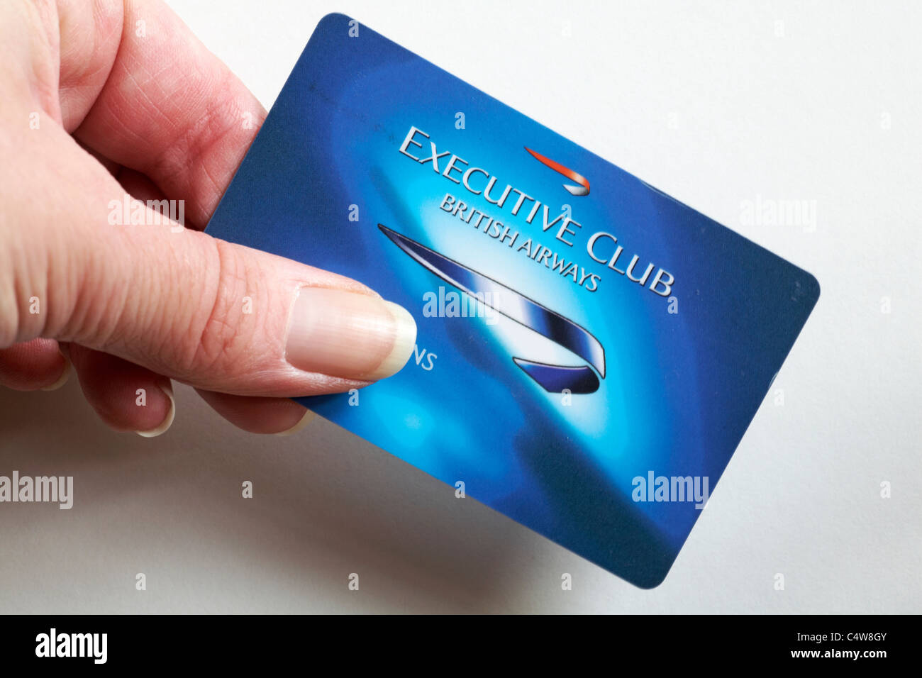 Mano azienda British Airways Executive Club card contro uno sfondo bianco Foto Stock