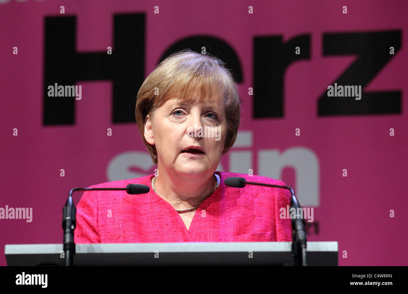 ANGELA MERKEL, Cancelliere della Repubblica federale di Germania nel corso di un discorso al Congresso evangelico a Dresda Germania 4.Giugno 2011 Foto Stock