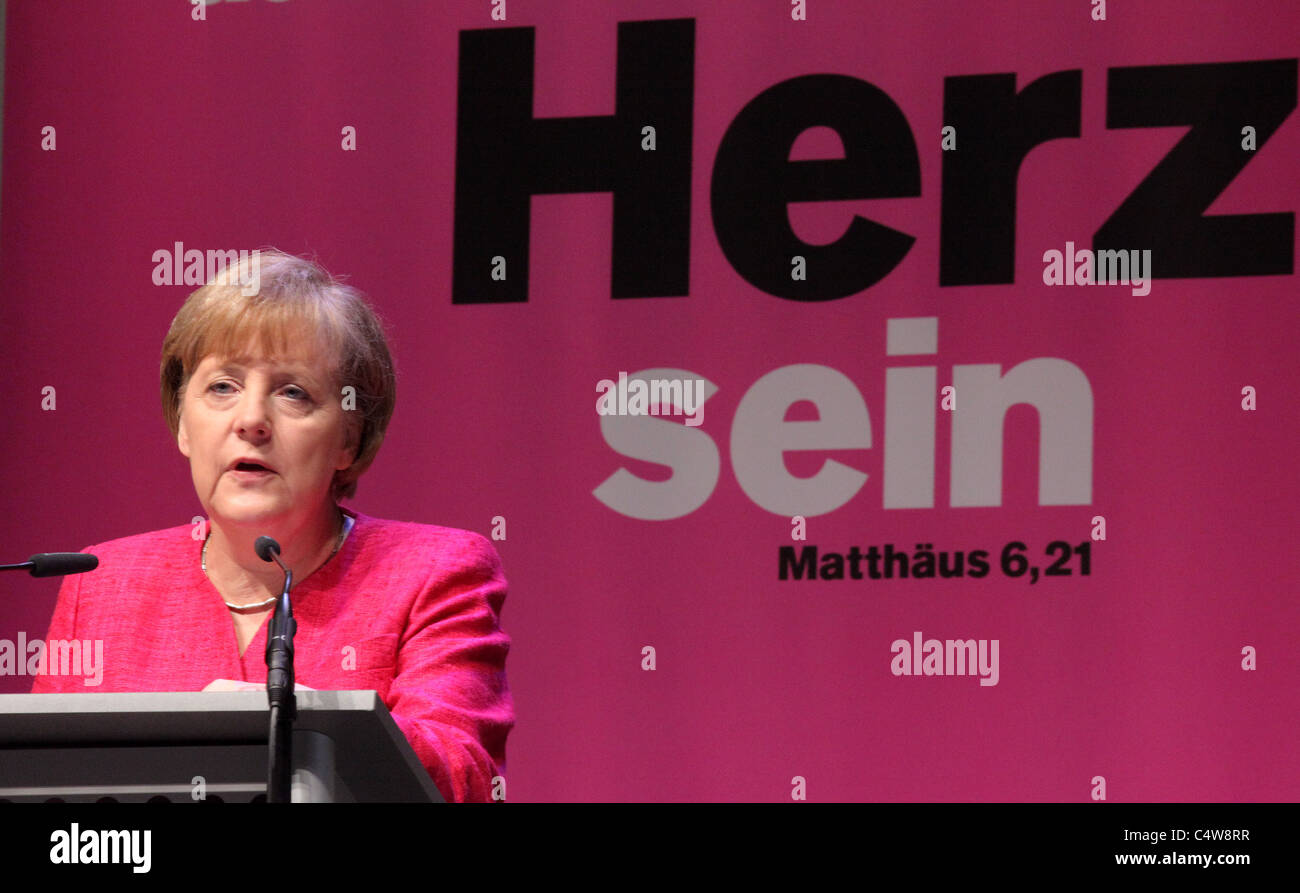 ANGELA MERKEL, Cancelliere della Repubblica federale di Germania nel corso di un discorso al Congresso evangelico a Dresda Germania 4.Giugno 2011 Foto Stock