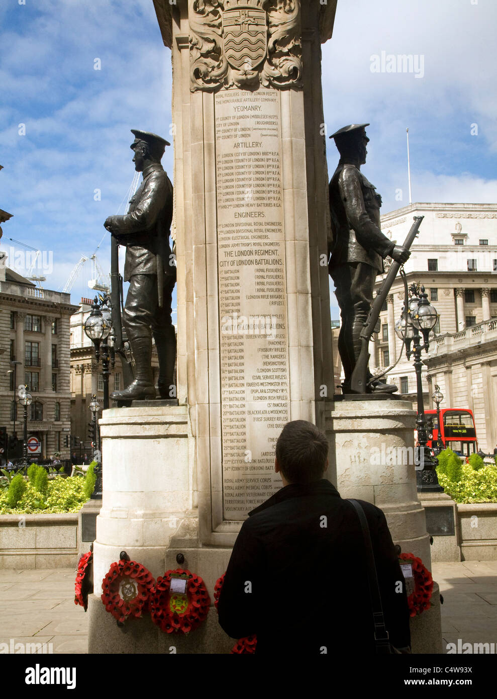 Prima mondiale di un memoriale di guerra di fronte al Royal Exchange, City of London, Londra Foto Stock