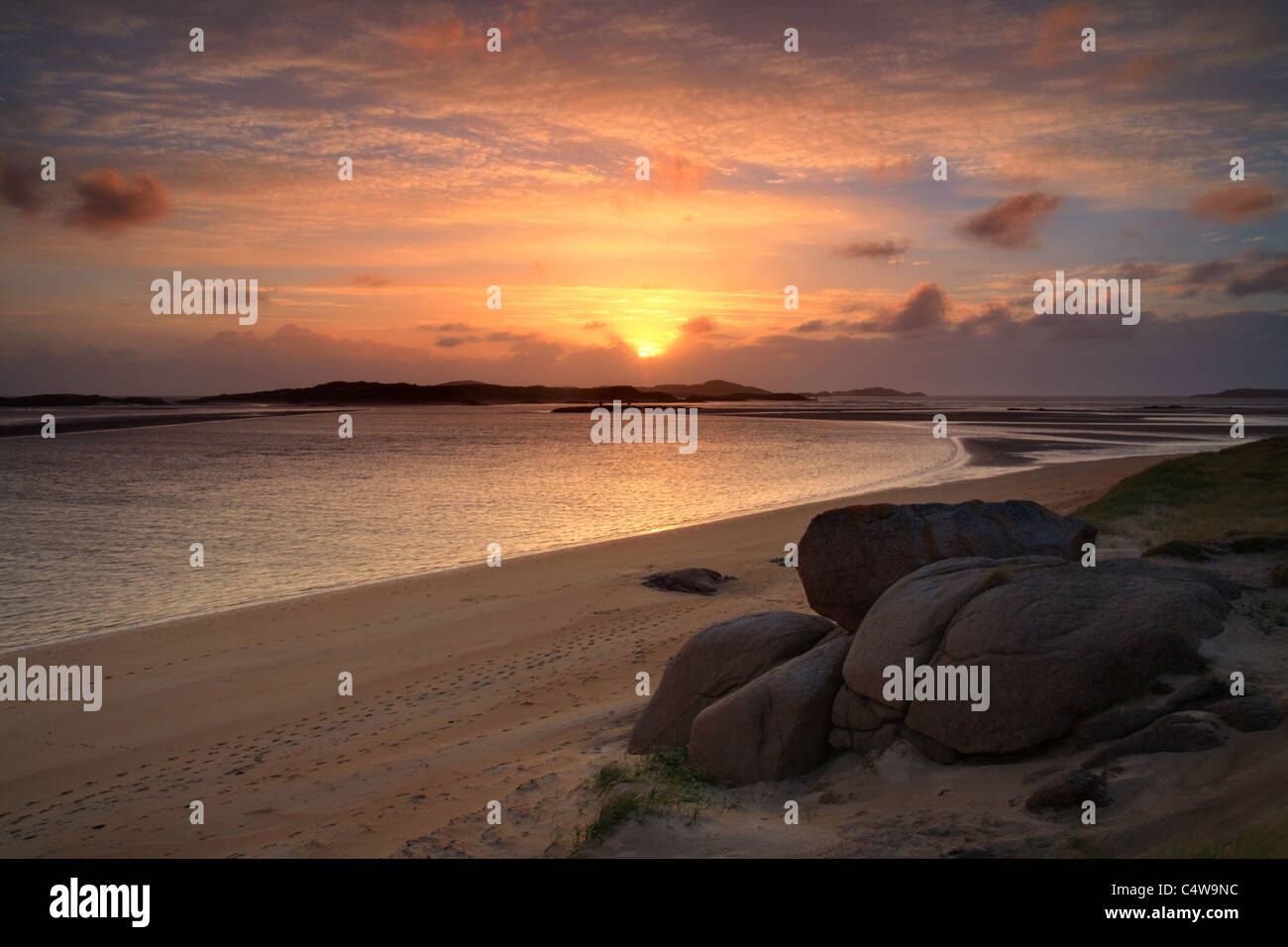 Donegal tramonto, Bunbeg beach, Magheragallon, Irlanda meridionale. Di fronte al Tory Island. Foto Stock