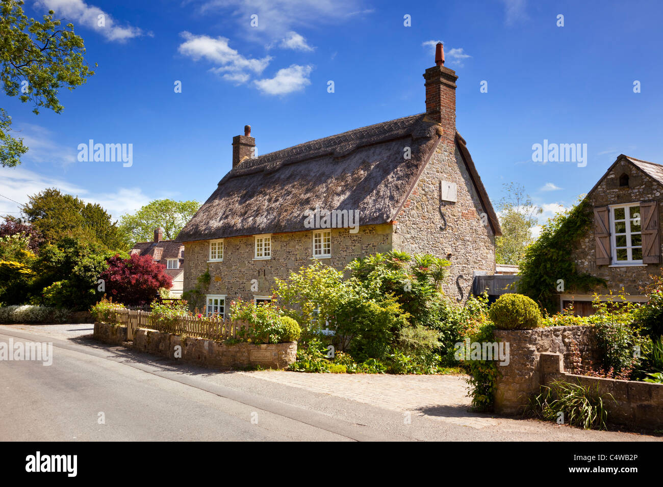Cottage Thatched country house nel grazioso villaggio inglese di Ashmore, Dorset, England, Regno Unito Foto Stock