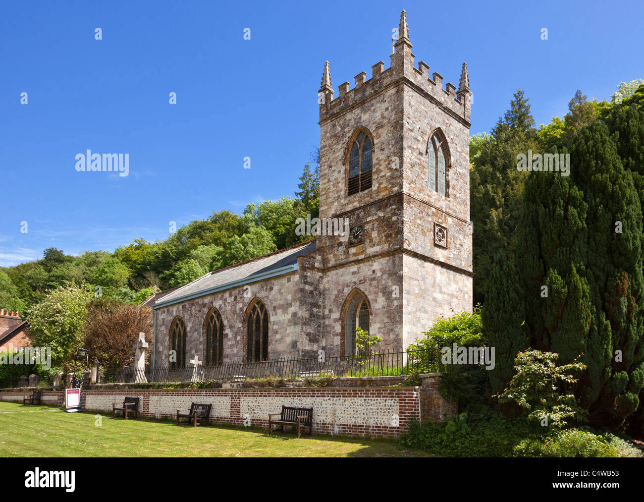 La chiesa nel villaggio inglese - St James Church, Milton Abbas, Dorset, Regno Unito Foto Stock