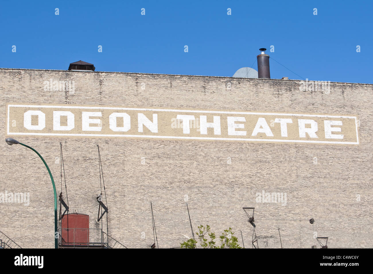 Un Teatro Odeon vintage pubblicità murale è raffigurato in Winnipeg Mercoledì 25 Maggio, 2011. Foto Stock