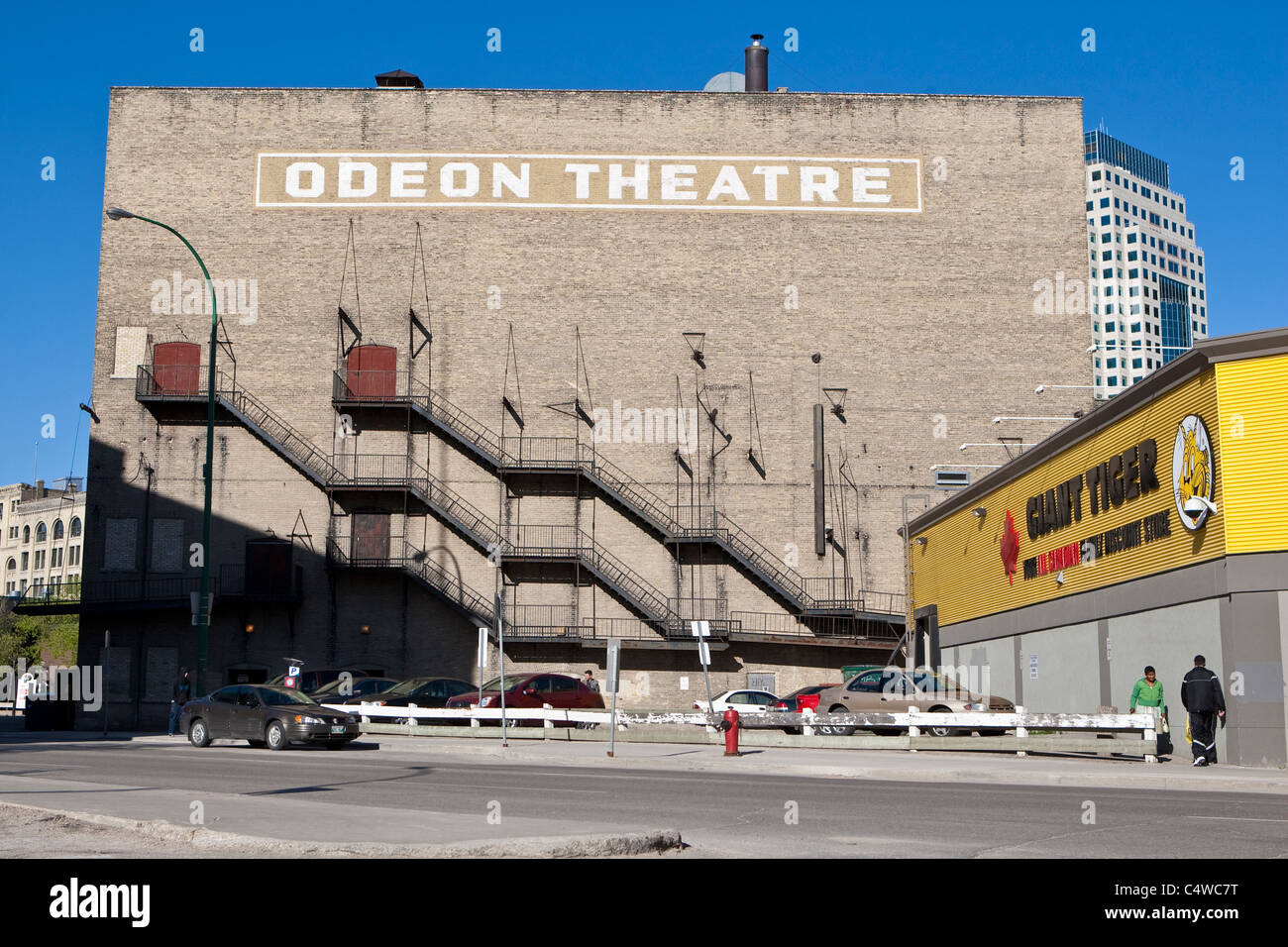 Un Teatro Odeon vintage pubblicità murale è raffigurato in Winnipeg Mercoledì 25 Maggio, 2011. Foto Stock