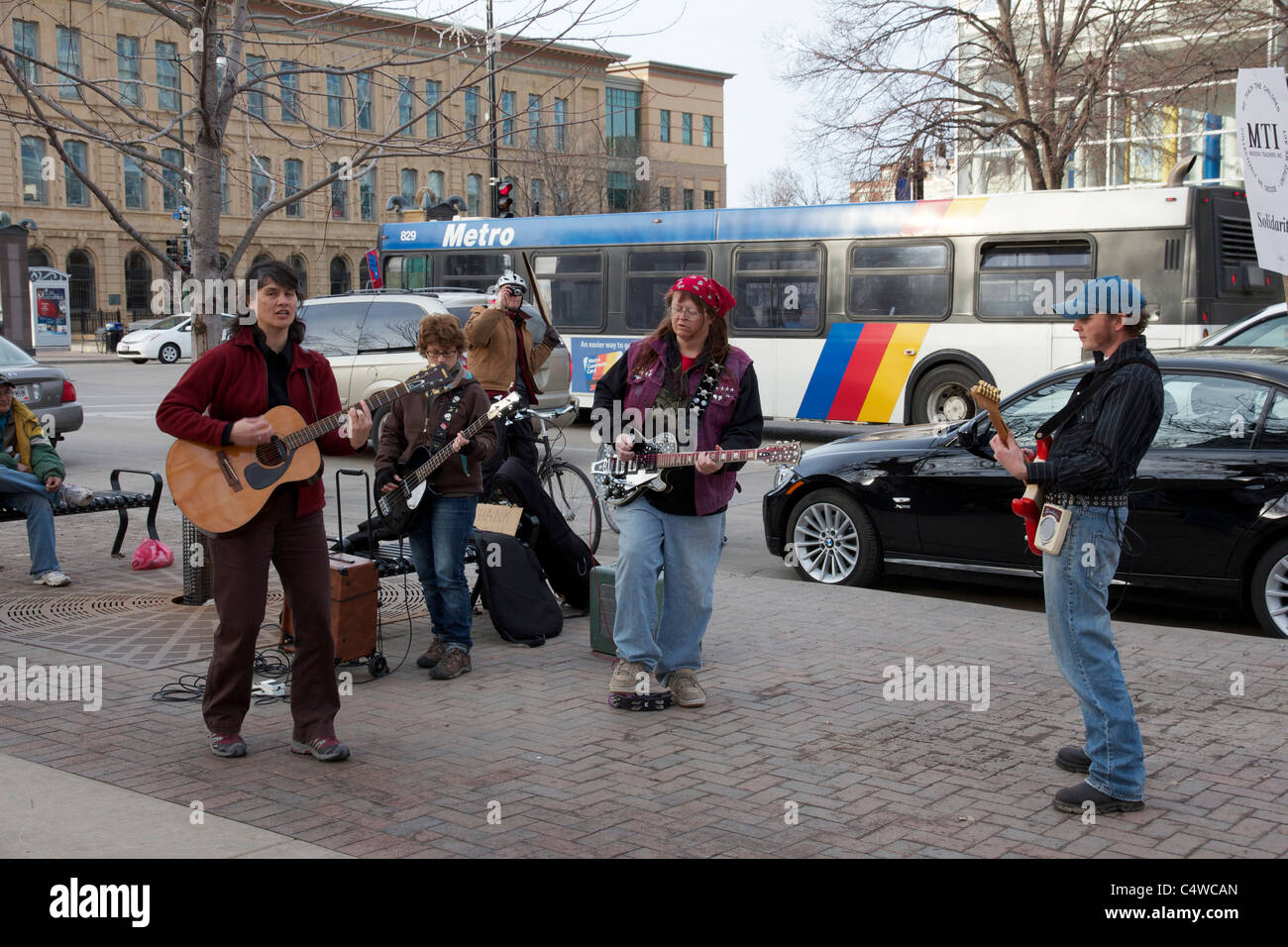 Musicisti di strada di eseguire alla protesta del lavoro. Madison, Wisconsin. Foto Stock