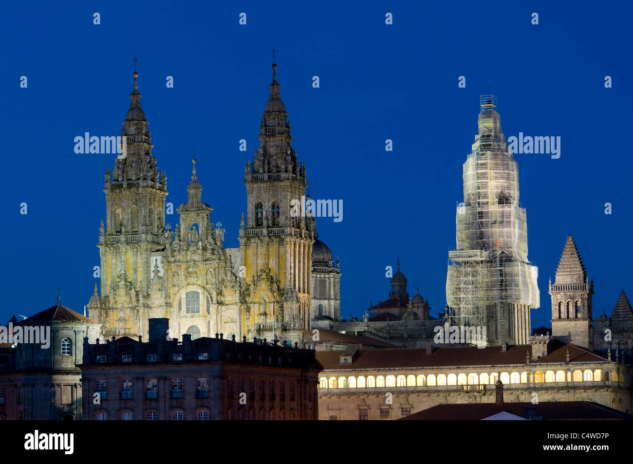 Scena Notturna, Skyline di Santiage de Compostela con accesa cattedrale, Foto Stock