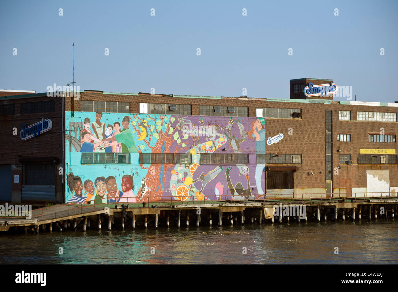 Il Dott. Pepper Snapple warehouse in Red Hook di Brooklyn a New York, visto il Mercoledì, Giugno15, 2011. (© Francesca M. Roberts) Foto Stock