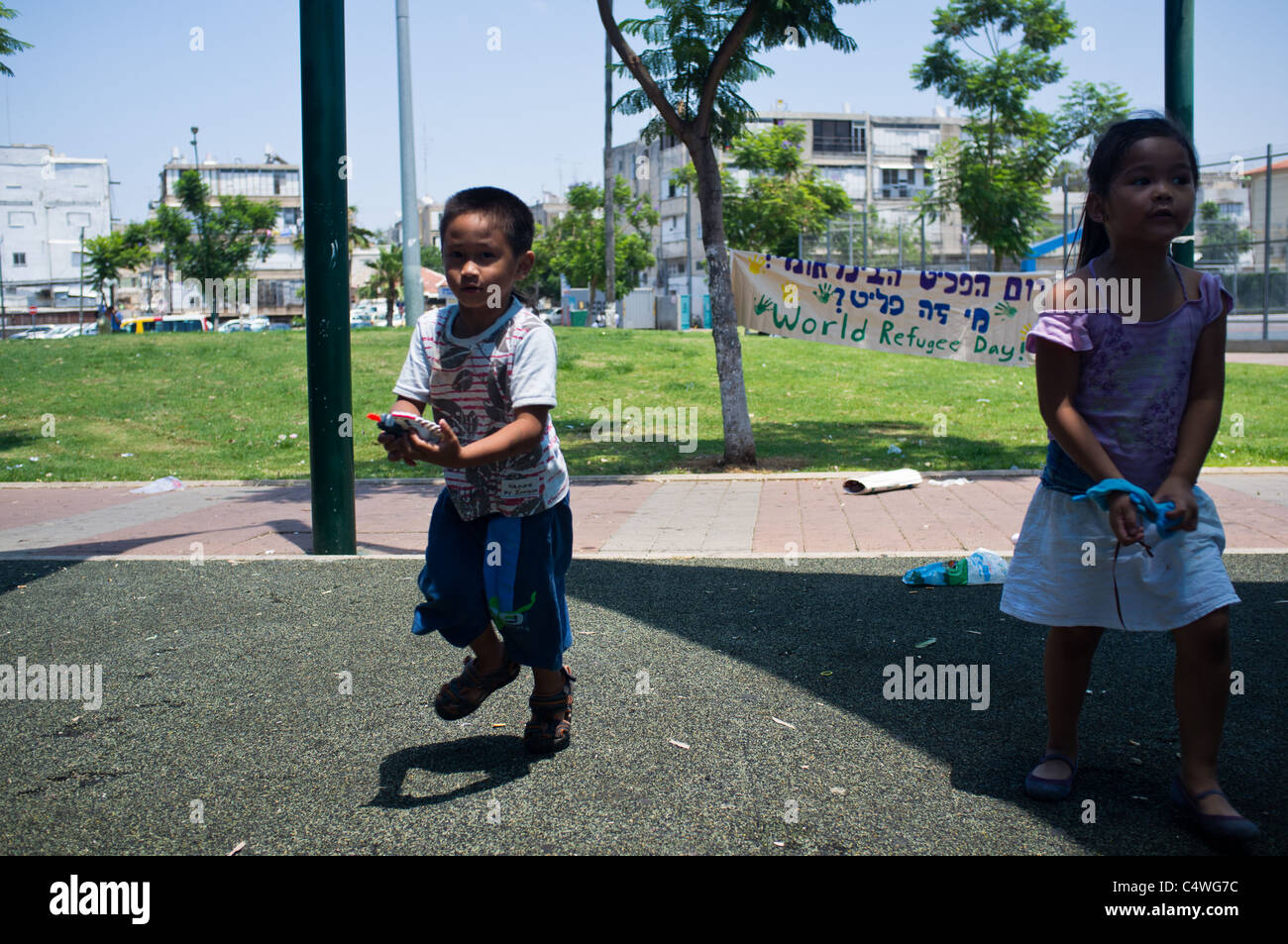 La Giornata Mondiale del Rifugiato nel rally Levinski Park, Tel-Aviv, Israele. 24/06/2011. Foto Stock