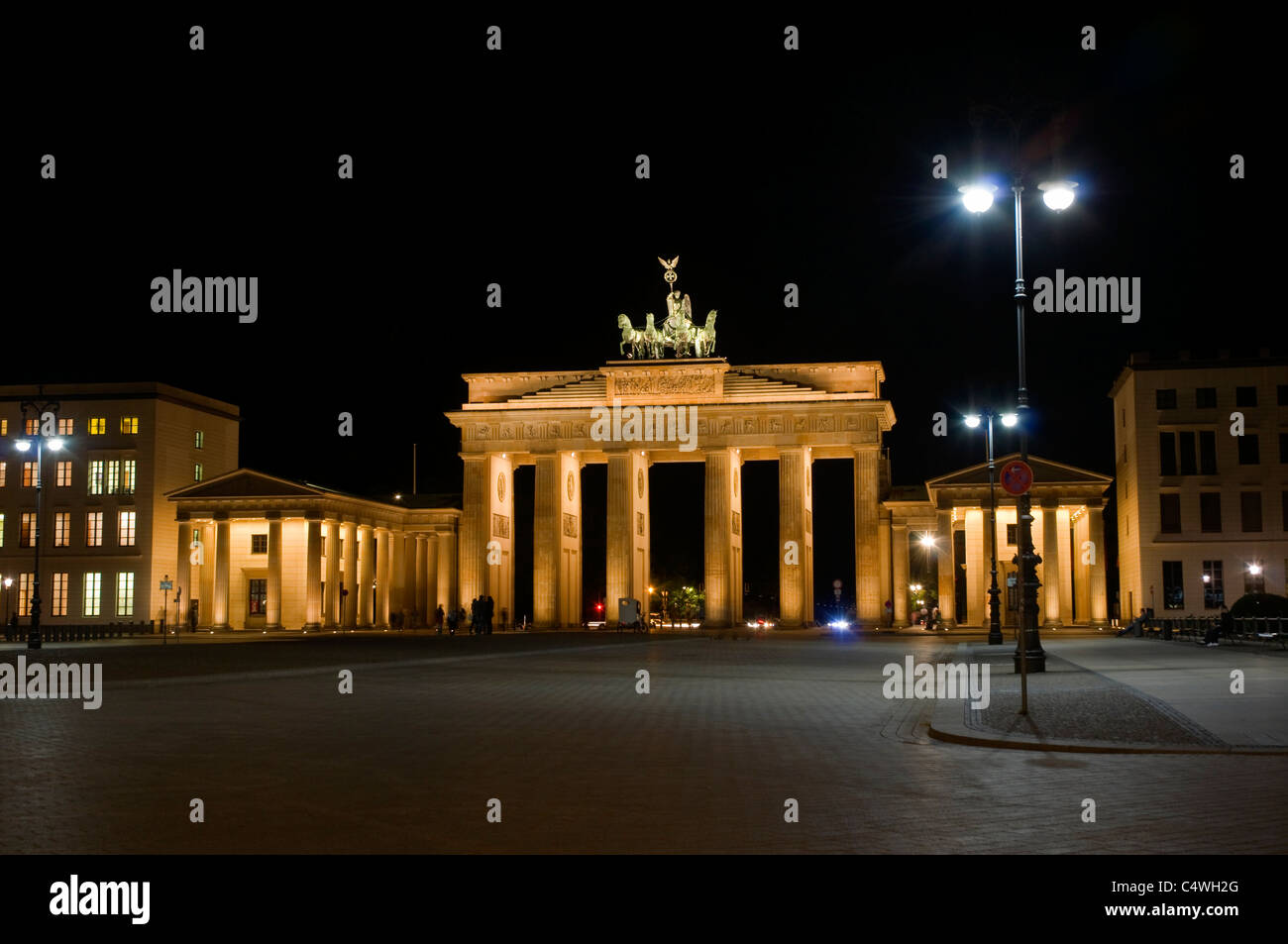 La Porta di Brandeburgo, Berlino di notte Foto Stock