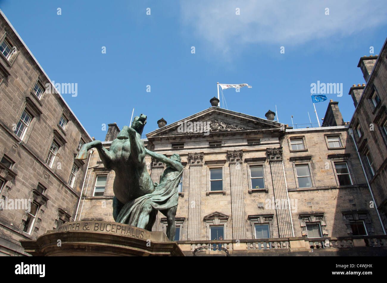 La Scozia, Edimburgo, lungo il Royal Mile. Il City Chambers (aka City Hall), c. 1750's. Foto Stock