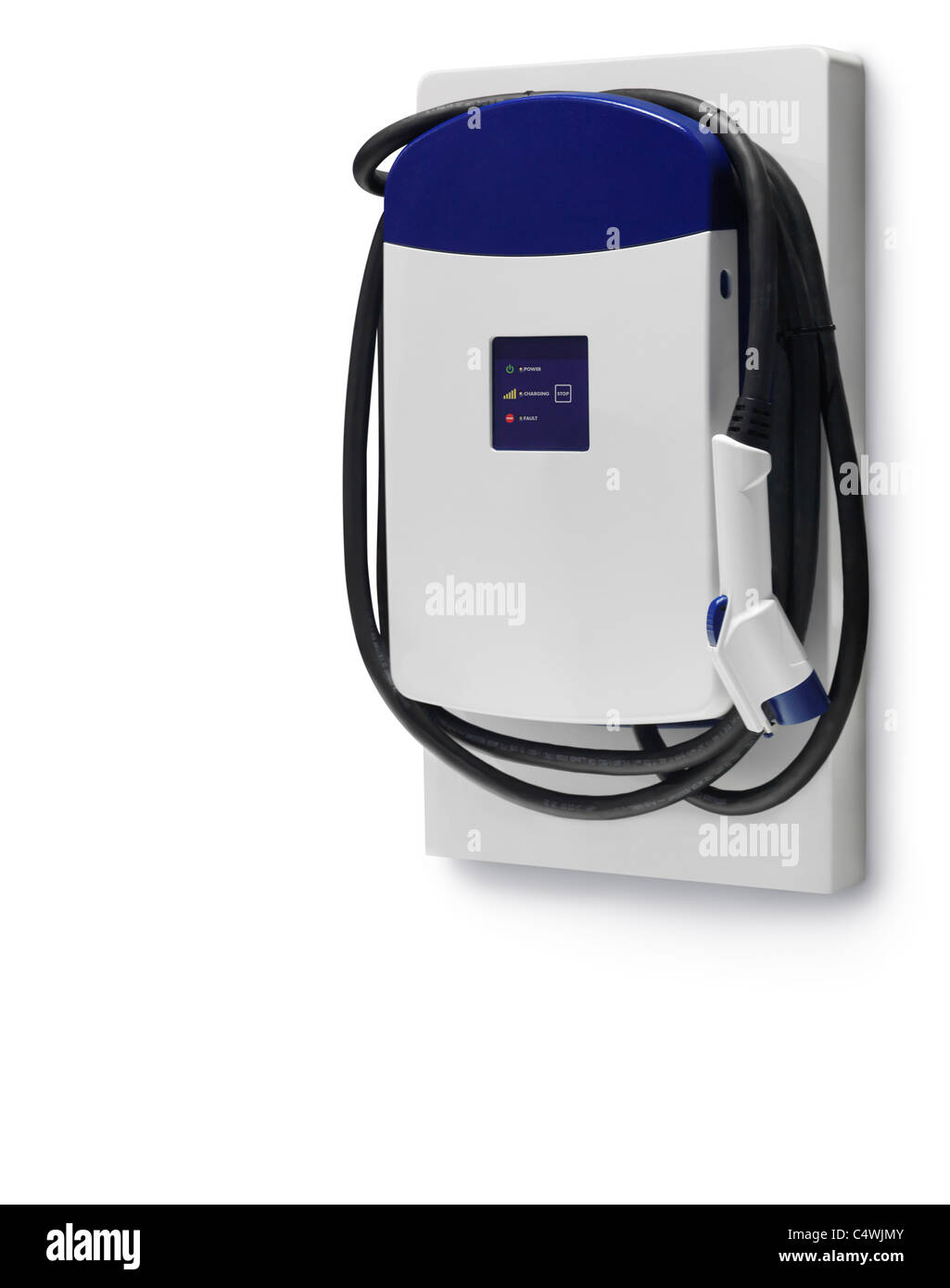 Auto elettrica stazione di ricarica isolato su sfondo bianco con tracciato di ritaglio Foto Stock