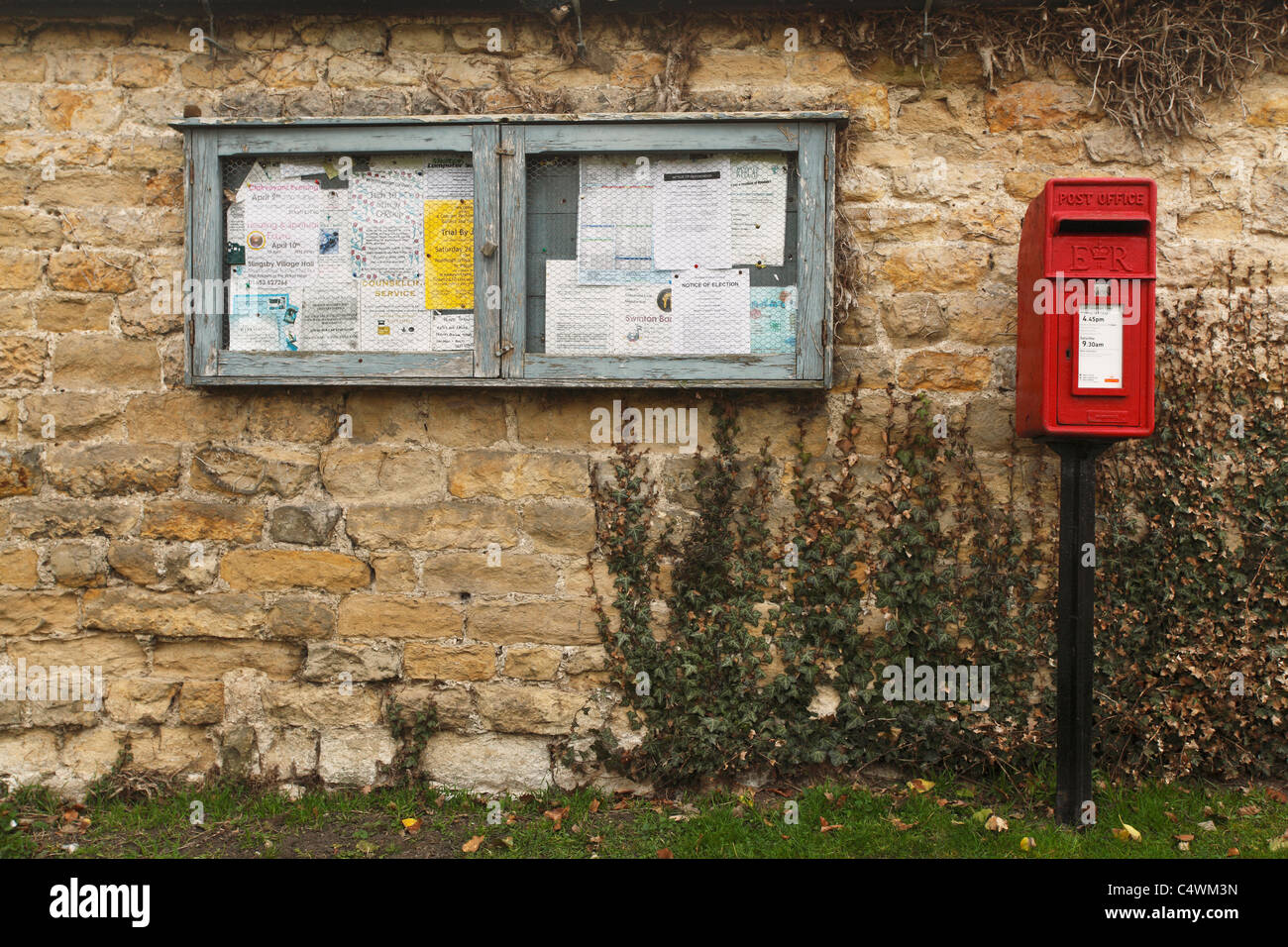 Comunicazioni rurale, villaggio Bacheca, Casella postale, Coneysthorpe, North Yorkshire Foto Stock