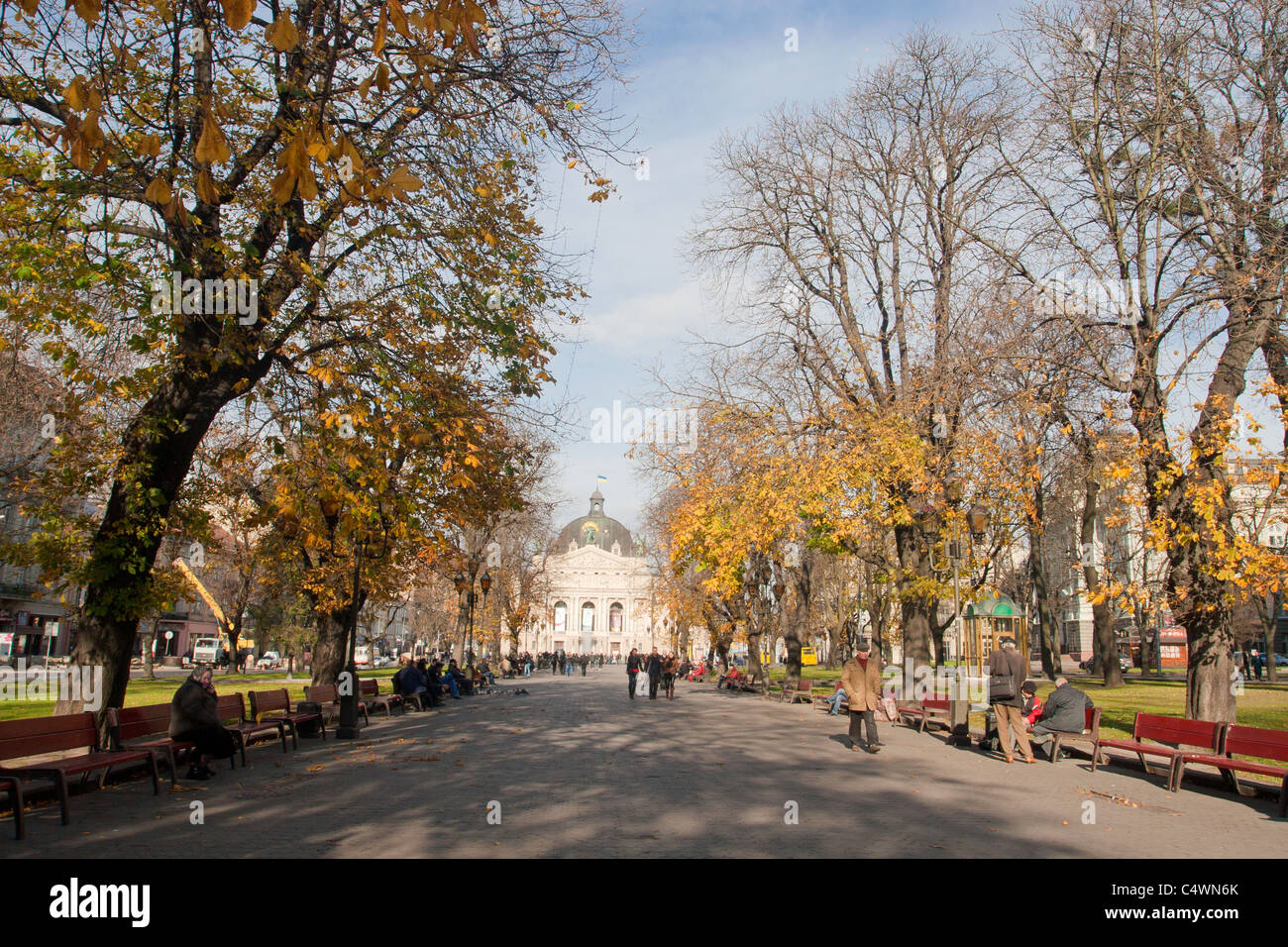 Lviv Opera House sulla prospettiva Svobody Avenue Lviv Ucraina occidentale Foto Stock