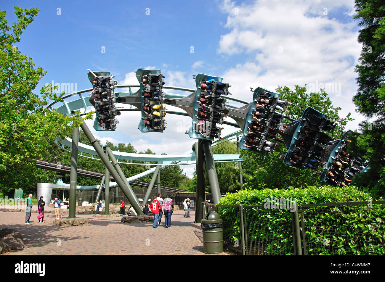 Il 'AIR' rollercoaster ride al parco dei divertimenti di Alton Towers, Alton, Staffordshire, England, Regno Unito Foto Stock