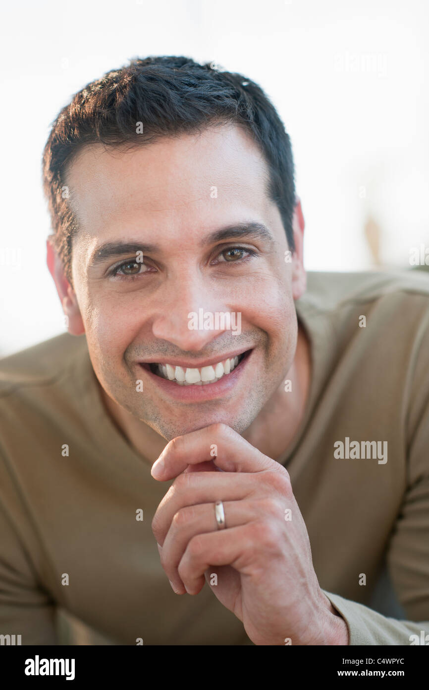 Stati Uniti d'America, New Jersey, Jersey City, ritratto di metà adulto uomo sorridente Foto Stock