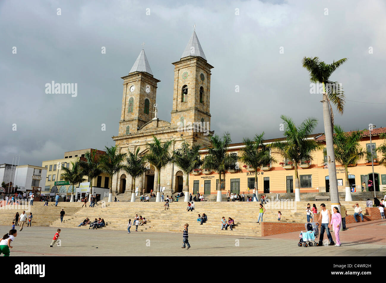 La piazza centrale della città di Fusagasuga quaranta miglia a sud-ovest della capitale Bogotà, Colombia. Foto Stock