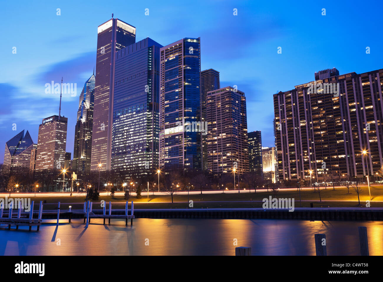 Stati Uniti d'America, Illinois, Chicago, skyline della città di Randolph Avenue sul Lago Michigan Foto Stock