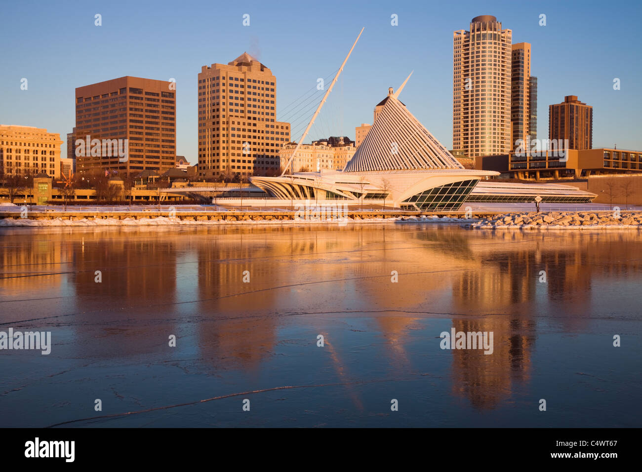Stati Uniti d'America,Wisconsin,Milwaukee,skyline della città con Art Museum Foto Stock