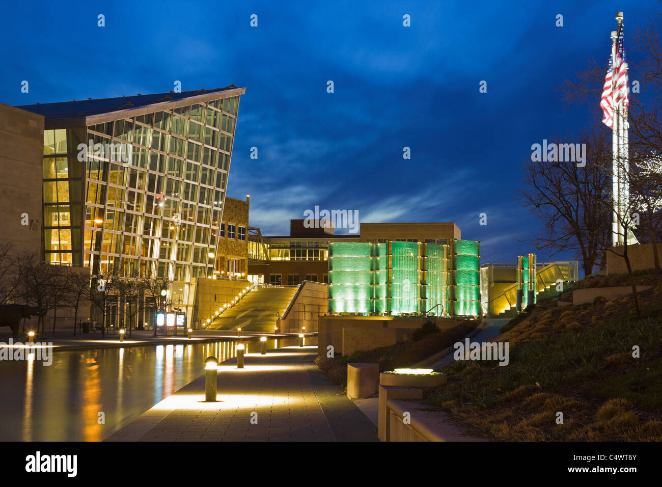 Stati Uniti d'America,Indiana,Indianapolis,Skyline con il Museo dello stato dell'Indiana Foto Stock