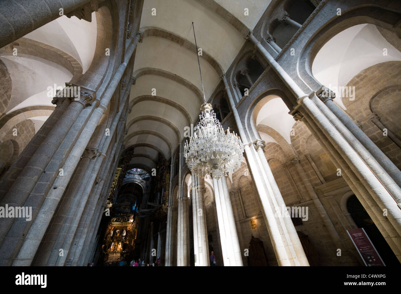 Guardando il soffitto a volta nella cattedrale di Santiago di Compostela, Foto Stock