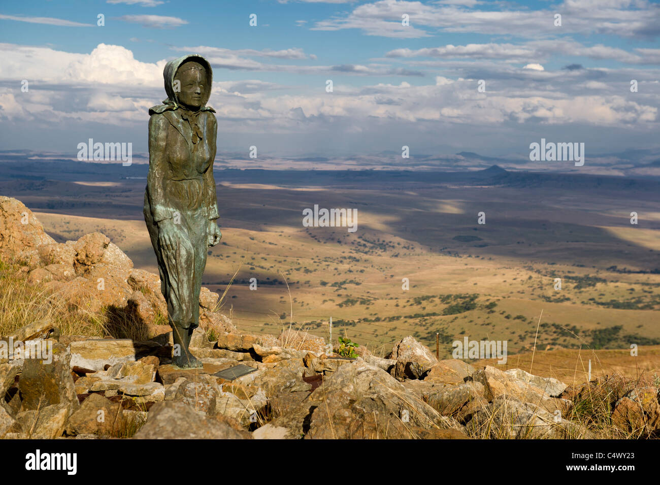 Statua di donna a piedi nudi (Kaal Voet Frou) vicino Retief Klip, stato libero, Sud Africa Foto Stock