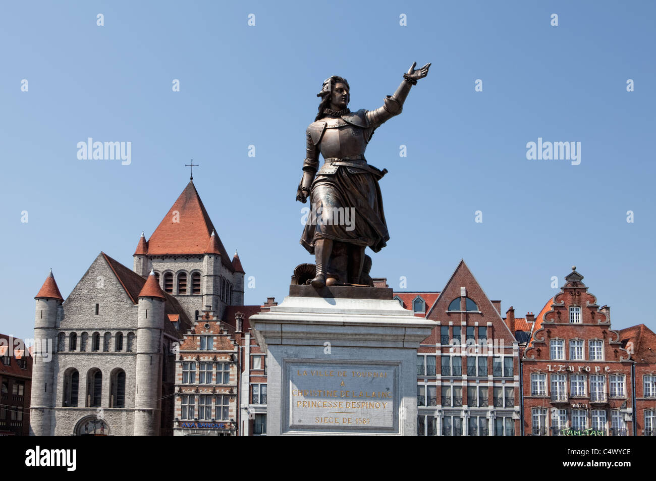 La statua di Christine de Lalaing, Eglise San Quintino chiesa, Grand Place de Tournai, provincia dell'Hainaut (Vallonia, Belgio, Europa Foto Stock