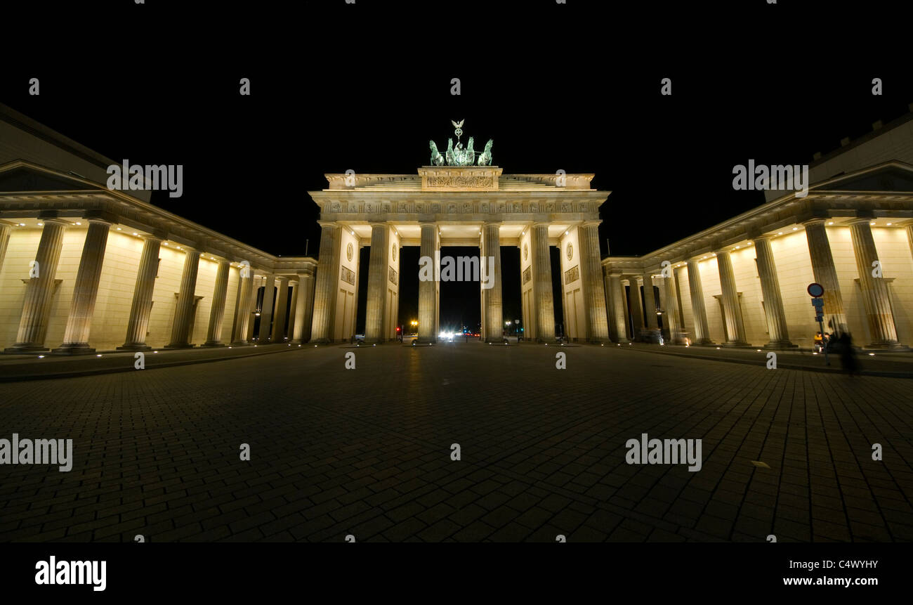 La Porta di Brandeburgo, Berlino di notte Foto Stock
