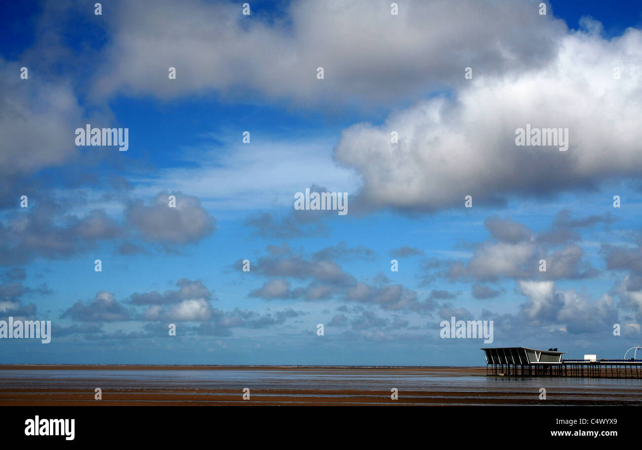 Southport Pier sulla baia di Morecambe Lancashire Inghilterra Foto Stock