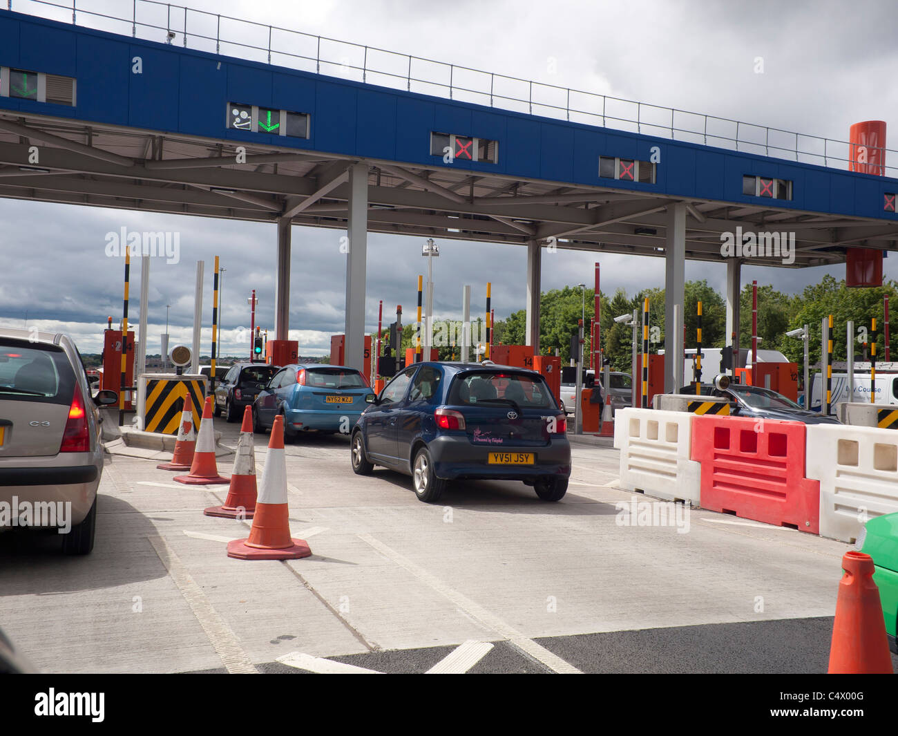 Caselli all'ingresso nord della nuova Tyne Tunnel stradale 2011 Foto Stock