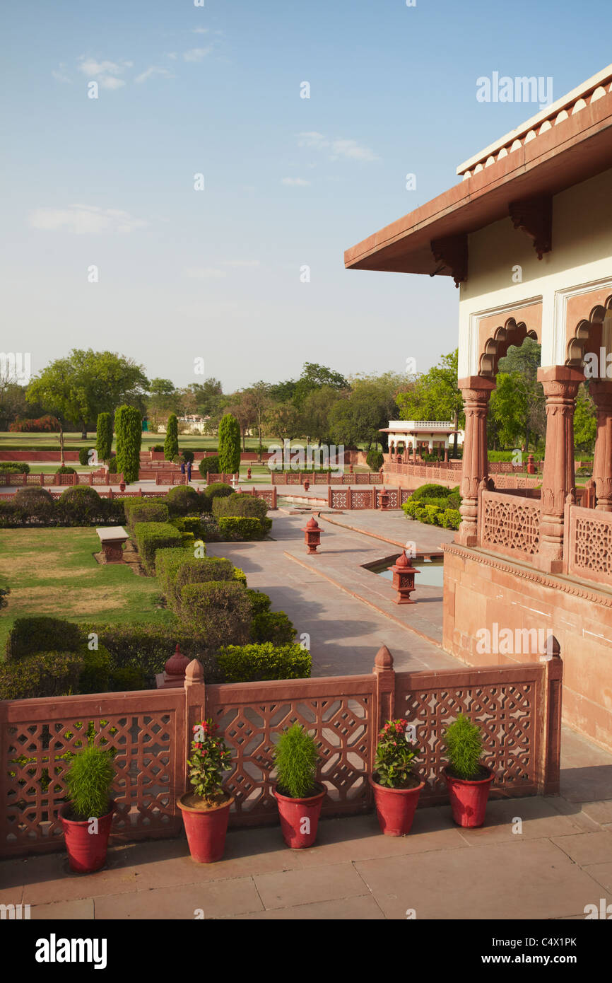 Giardini di Jai Mahal Palace Hotel, Jaipur, Rajasthan, India Foto Stock