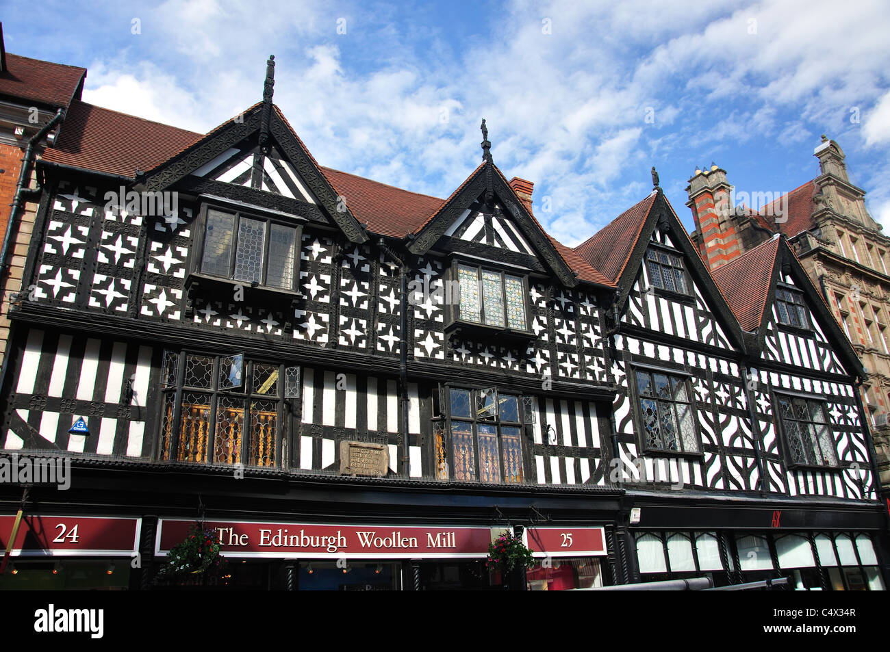 Tudor facciate su High Street, Shrewsbury, Shropshire, England, Regno Unito Foto Stock