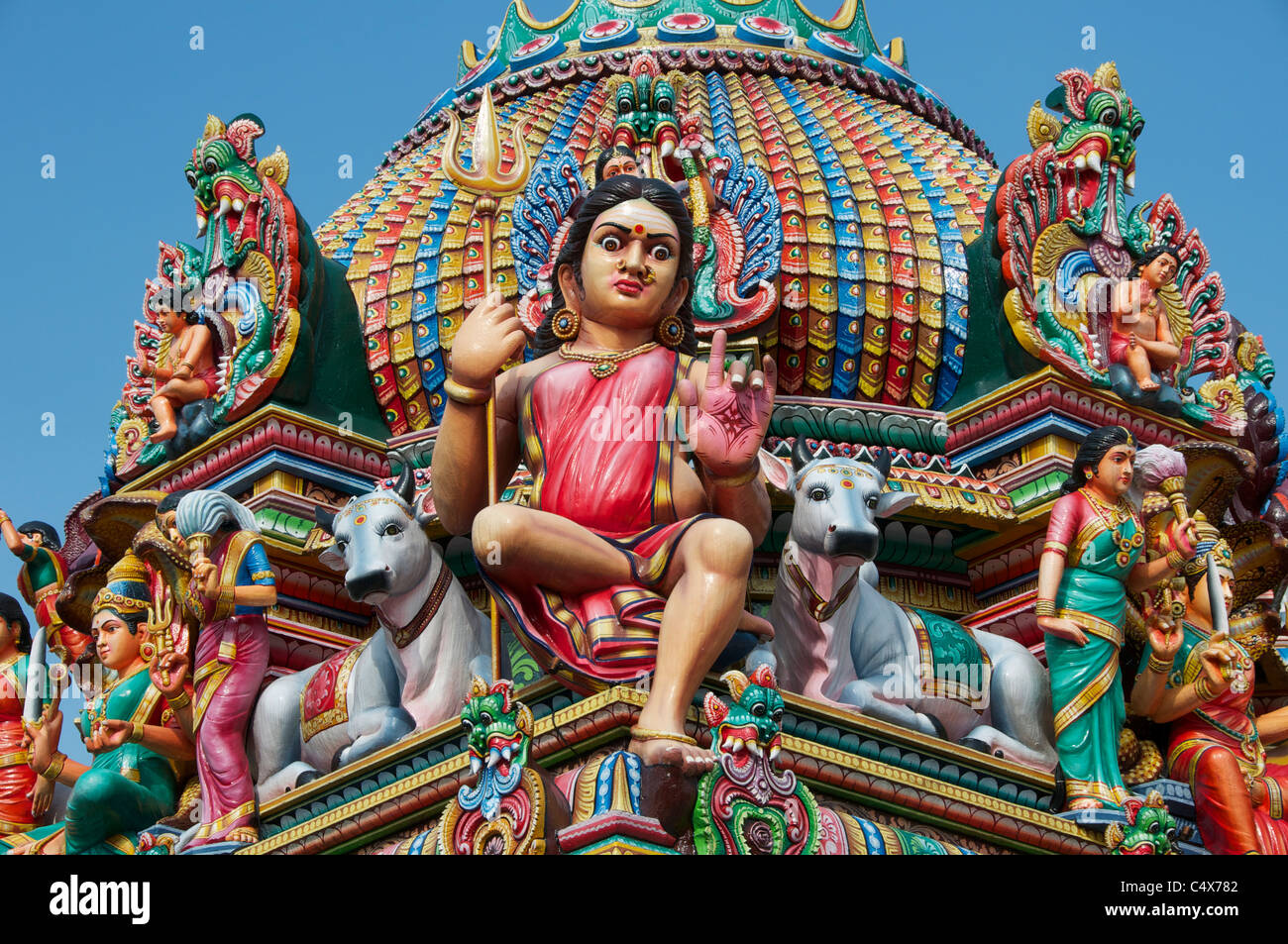 Colorate sculture su Sri Srinivasa Perumal Temple Singapore Foto Stock