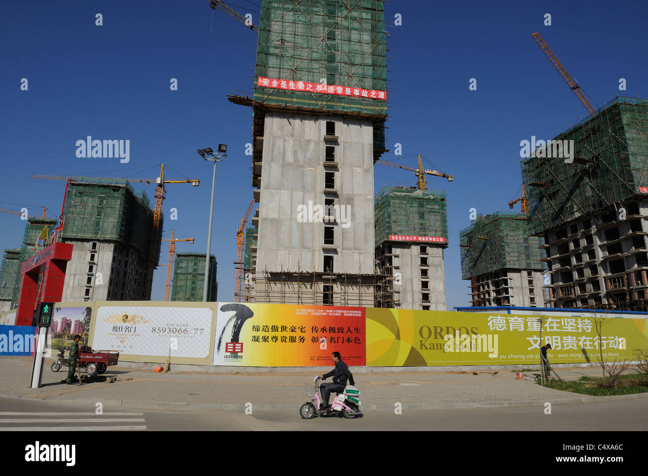Proprietà in costruzione in Kangbashi, Ordos, Mongolia Interna, Cina. 13-Maggio-2011 Foto Stock