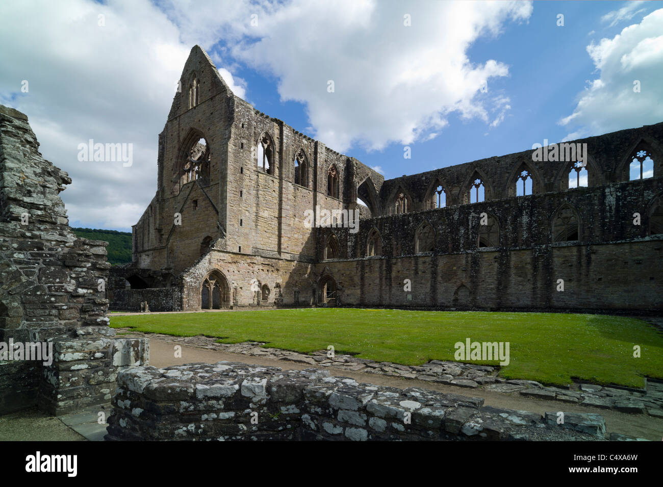 Tintern Abbey nella valle del Wye, Galles. Foto Stock
